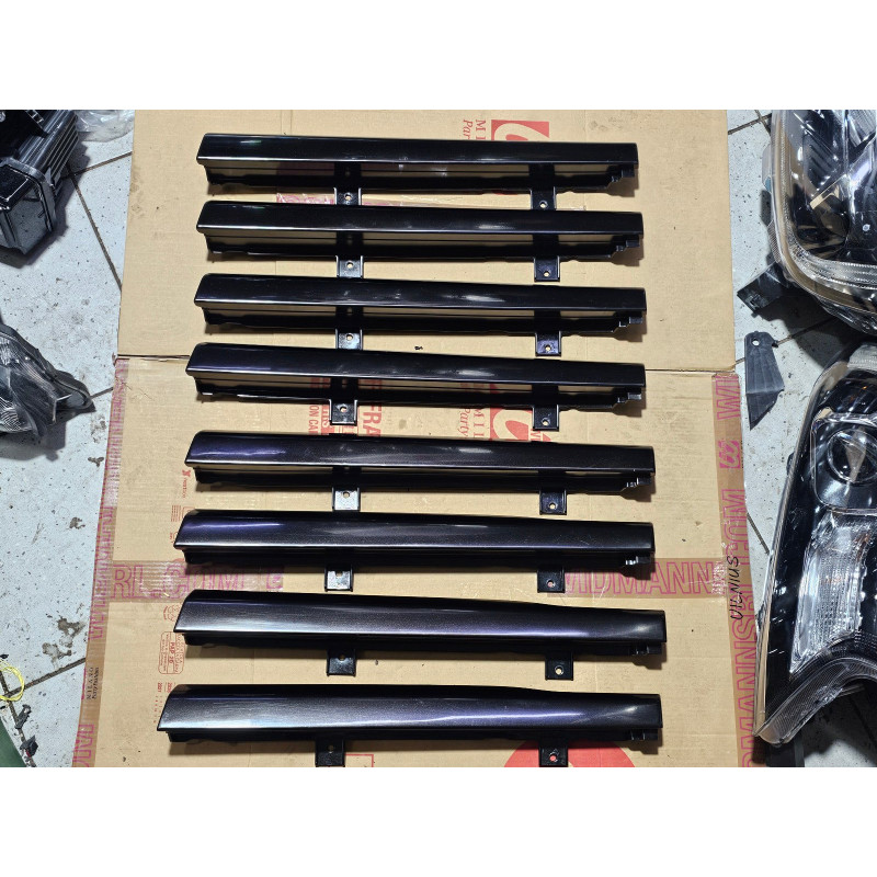 68220-EZ10A Nissan Titan Right Passenger Side Dash Trim Bezel Fastener