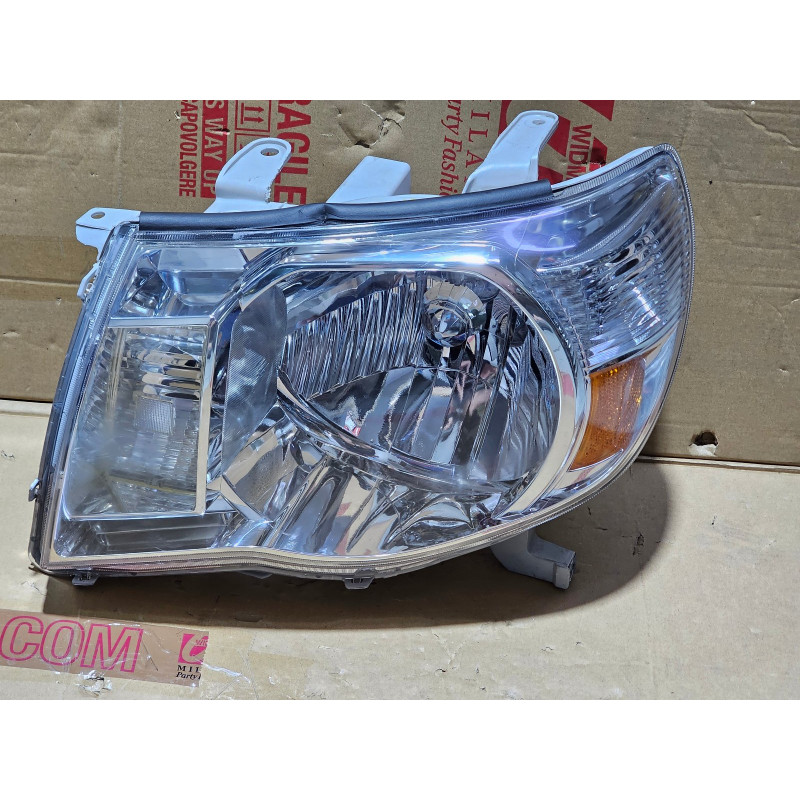 81150-04163 Toyota Tacoma Halogen Headlight, Left Side 2005-2011