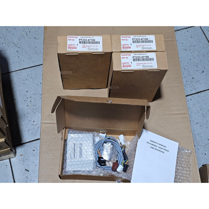 PT233-47100 Toyota Prius USB / Ipod Radio Media Interface Module 2009-2013