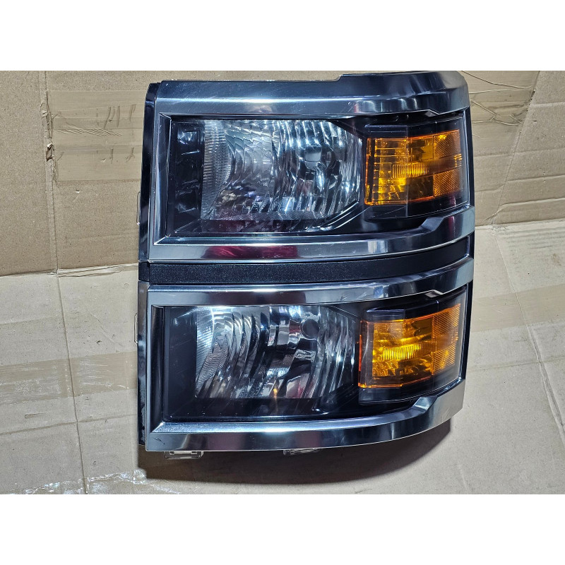 4078971C91 Chevrolet Silverado 4500 HD Left Mid Halogen Headlight (chrome)