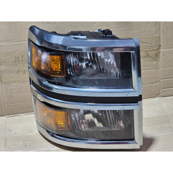 4078972C91 Chevrolet Silverado 4500 HD Right Mid Halogen Headlight (chrome)