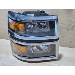 4078972C91 Chevrolet Silverado 4500 HD Right Mid Halogen Headlight (chrome)