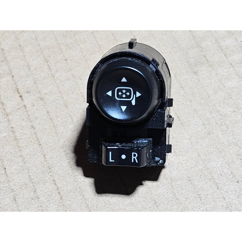 CADILLAC CHEVROLET BUICK FRONT LEFT DOOR MIRROR CONTROL SWITCH 2013-2020 GM 23204015 22756622 92256897