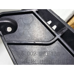 CADILLAC XTS RIGHT XENON HEADLIGHT LOWER BRACKET 2013-2017 GM 6002TM0136