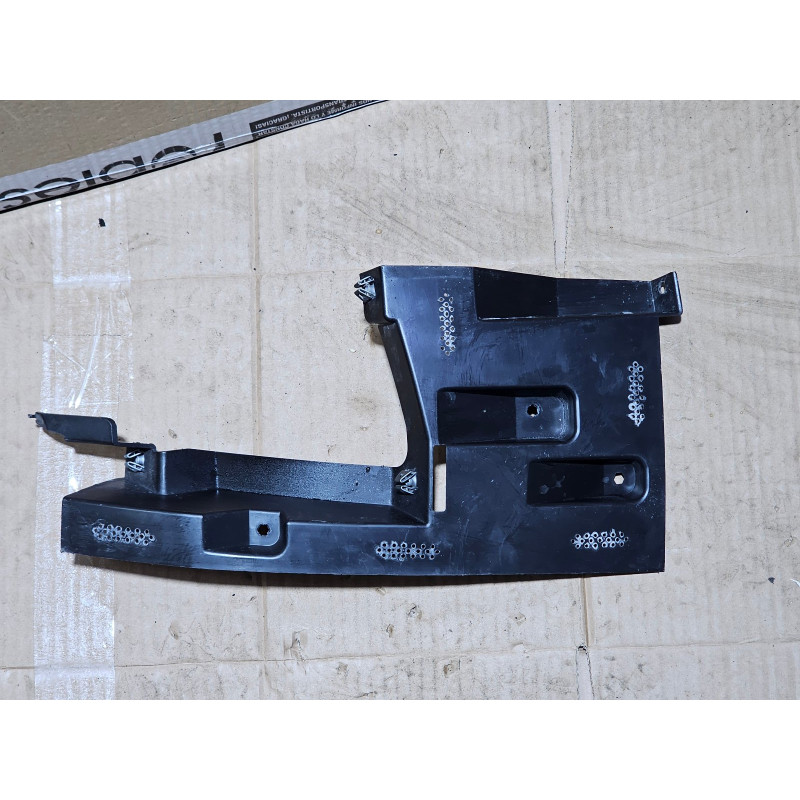 CADILLAC ELR RIGHT FOG LAMP LOWER FRONT BRACKET 2014-2016 GM AMN00650 352302