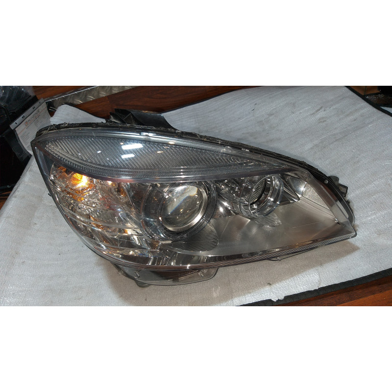 MERCEDES C W204 RIGHT XENON HEADLIGHT 2008-2011 030252527226 LE06A6148 2048700126