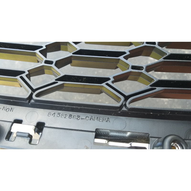 CADILLAC XT4 CAMERA HOLE CHROME GRILL 2019-2020 GM 84582863