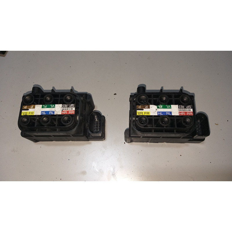 MERCEDES R S ML GL CL W212 W251 W221 W164 W166 AIR SUSPENSION VALVE BLOCK 2007-2017 2123200358 PRICE ONE VALVE BLOCK