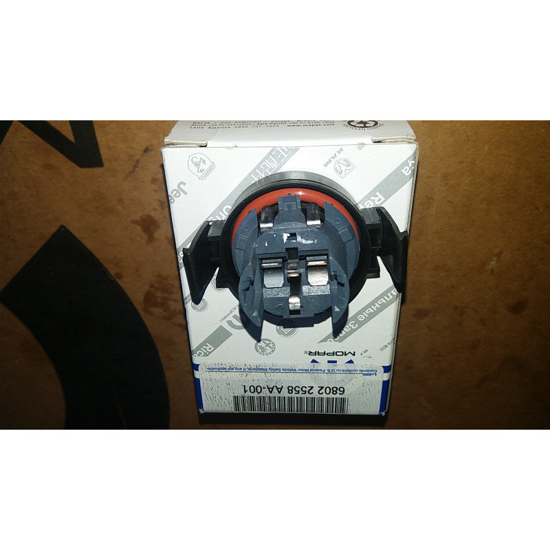 CHRYSLER TOWN COUNTRY DODGE CARAVAN TURN SIGNAL LAMP SOCKET REAR 2003-2006 68022558AA NEW