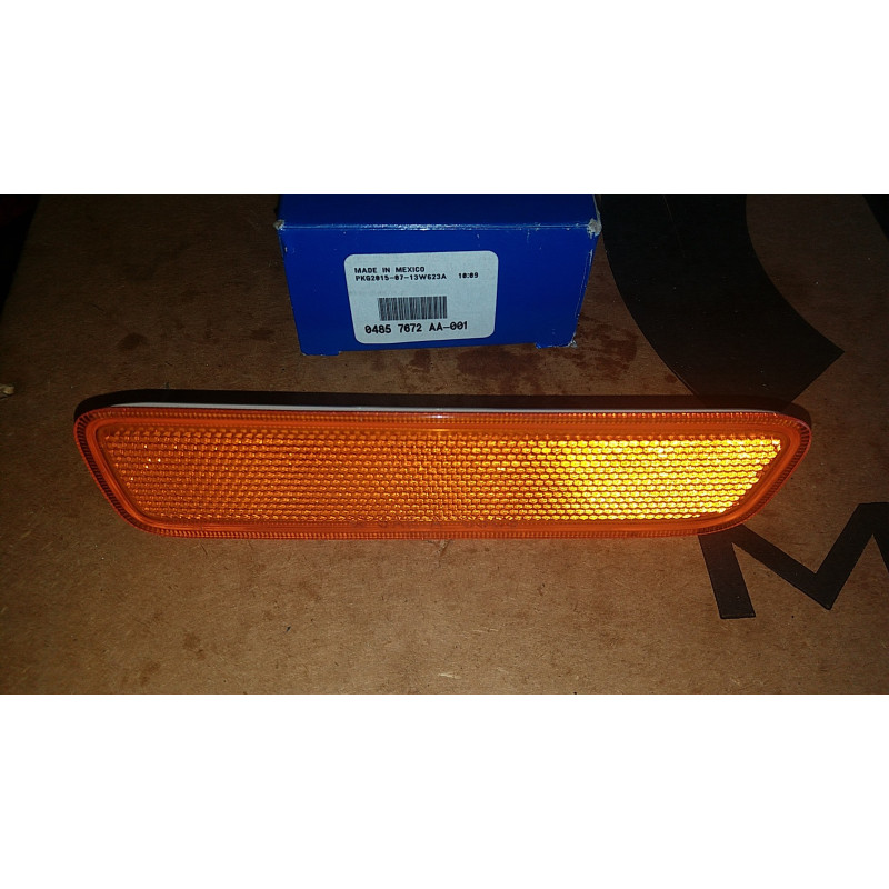CHRYSLER PACIFICA FRONT RIGHT TURN SIGNAL LAMP 2004-2008 04857672AA NEW