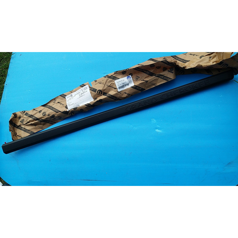 JEEP GRAND CHEROKEE FRONT RIGHT DOOR MOLDING 2005-2010 1DG42RXFAD NEW