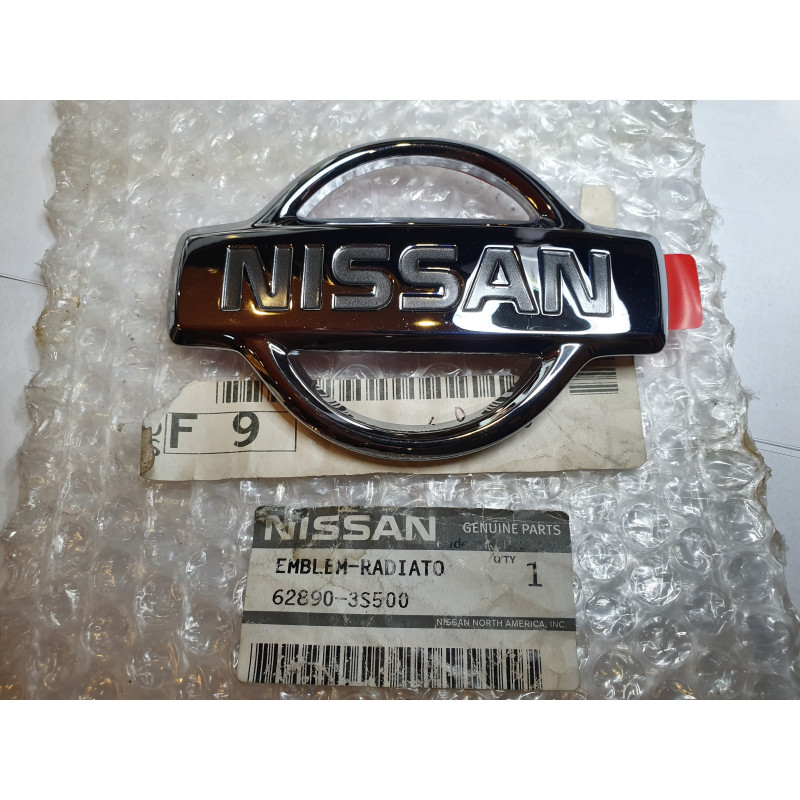 NISSAN FRONTIER GRILLE LOGO EMBLEM 1998-2000 62890-3S500 NEW