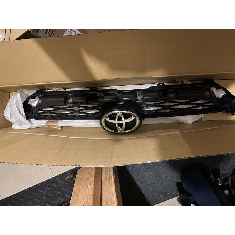 TOYOTA 4RUNNER OEM FRONT UPPER RADIATOR GRILLE 2014-2019 53101-35080 NEW