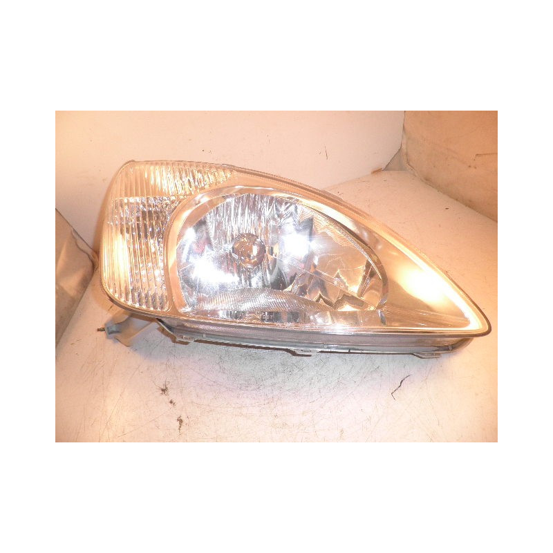 Toyota Prius Right Headlight 2001-2003