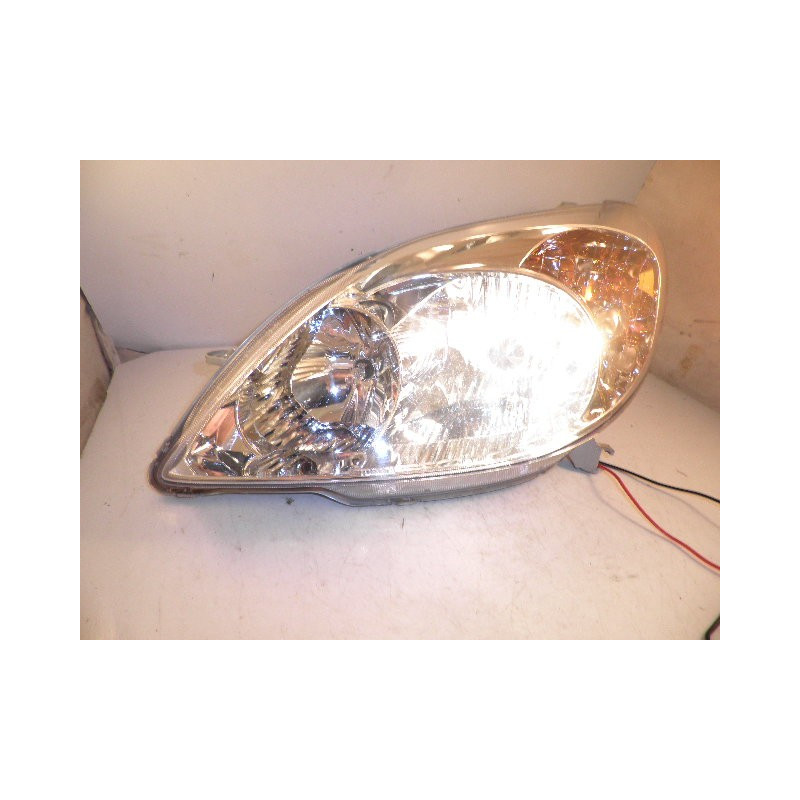 Toyota Matrix Left Headlight 2003-2006