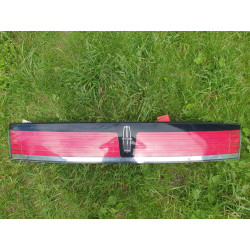 7A13-13B433-A Lincoln Tail Center Lamp and Trunk Liftgate Reflector Panel