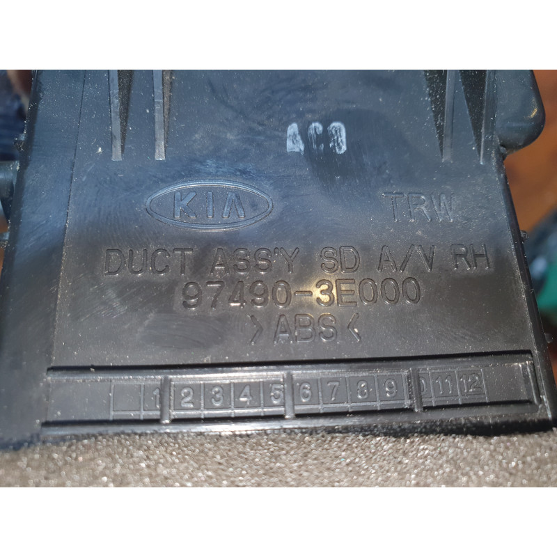 KIA SORENTO AC HEATER PASSENGER RIGHT SIDE DASH AIR VENT GRILL 2002-2009 97490-3E000