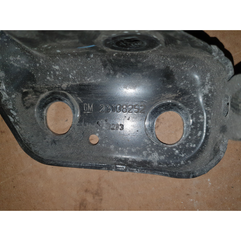 CADILLAC ELR LEFT REAR MOUNT BRACKET 2014-2016 GM 23108252