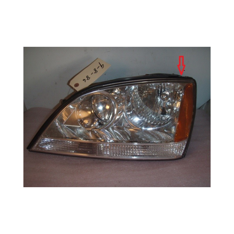 Kia Sorento Left Headlight 2003-2006