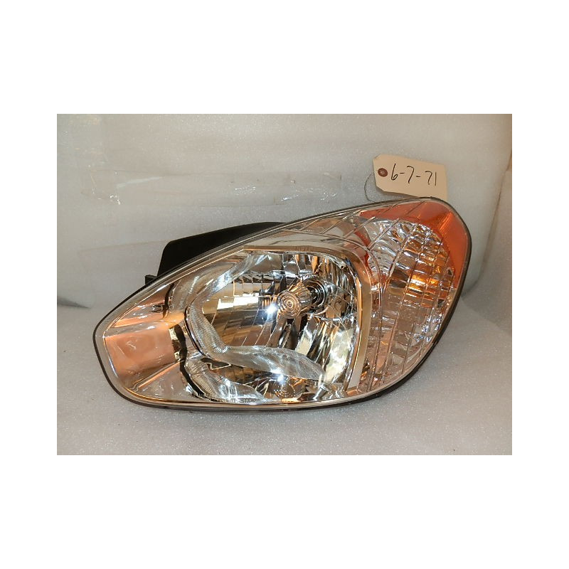 92101-1E0 Hyundai Accent Left Headlight 2006-2010
