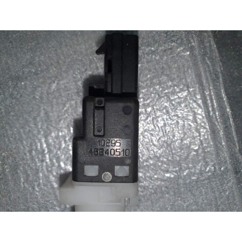 MASERATI GRANTURISMO M145 COUPE FIAT ALFA ROMEO LANCIA PEUGEOT BOXTER BRAKE LIGHT SWITCH 2008-2012 46840510 10295