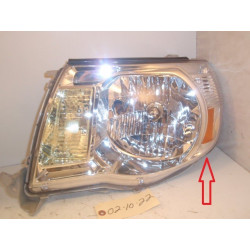 81150-04163 Toyota Tacoma Left Halogen Headlight 2005-2011