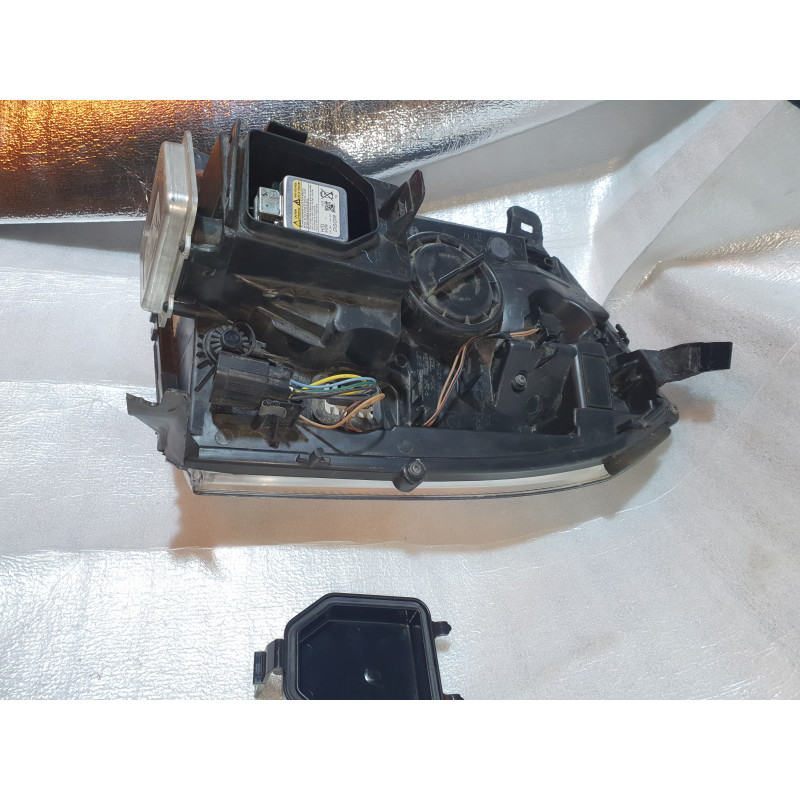 CADILLAC ESCALADE RIGHT XENON HEADLIGHT 2007-2013 OEM GM 25897649