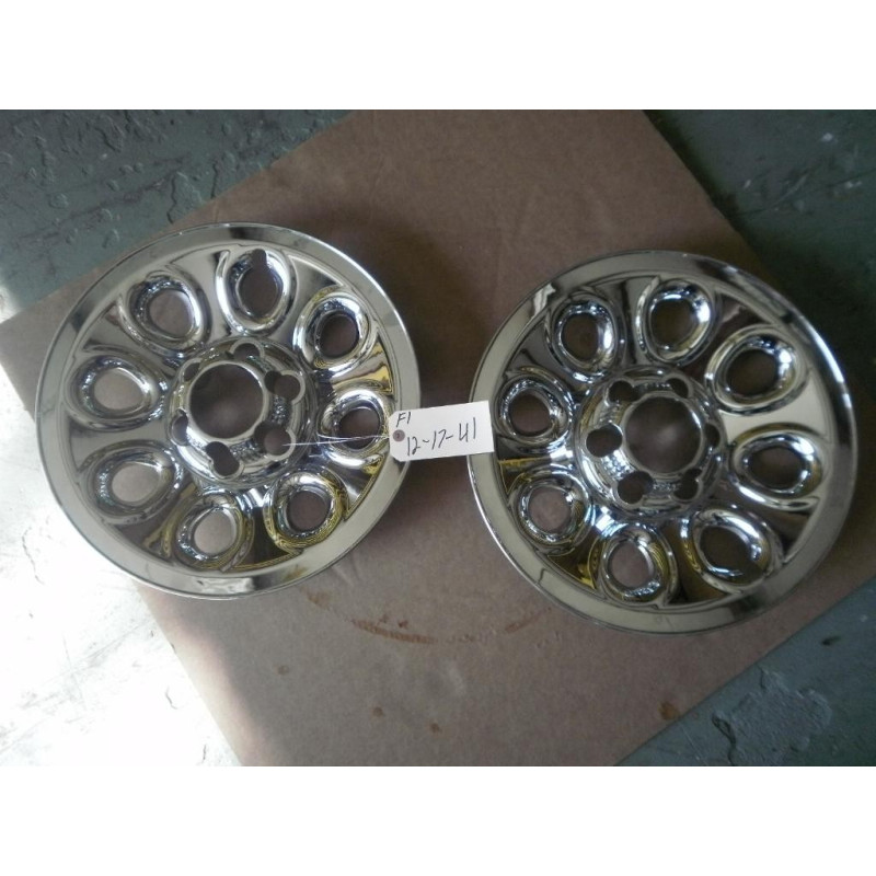 93215498 Chevrolet Silverado Chrome Hub Caps Wheel Covers Set of 2