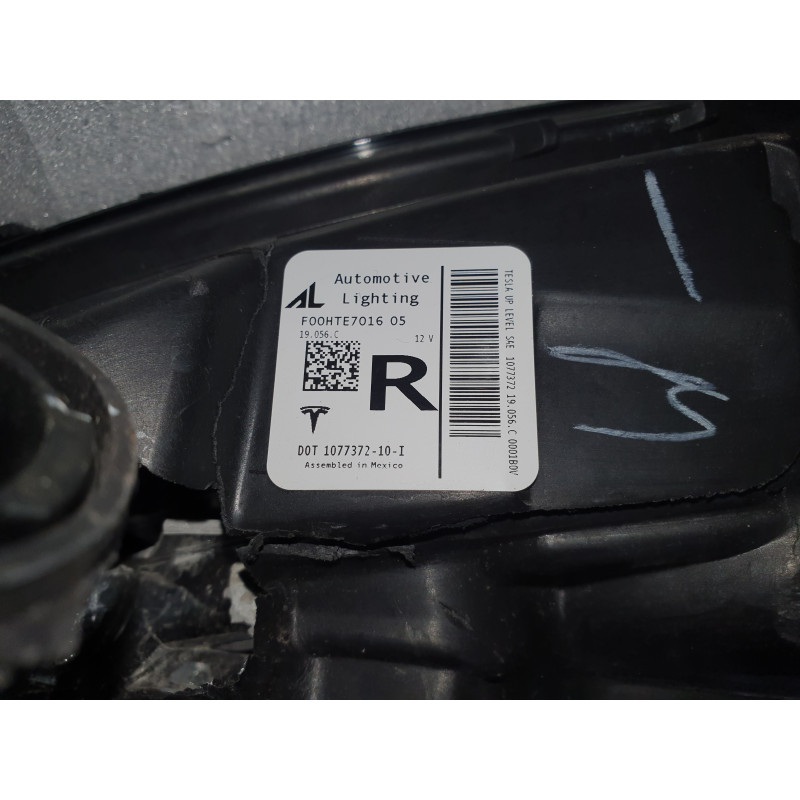 TESLA MODEL 3 RIGHT LED HEADLIGHT 1077372-10-I  PARTS ONLY