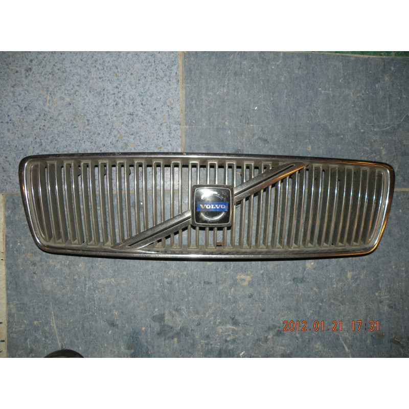 9178087 Volvo V70 Chrome Grille 1998-2002