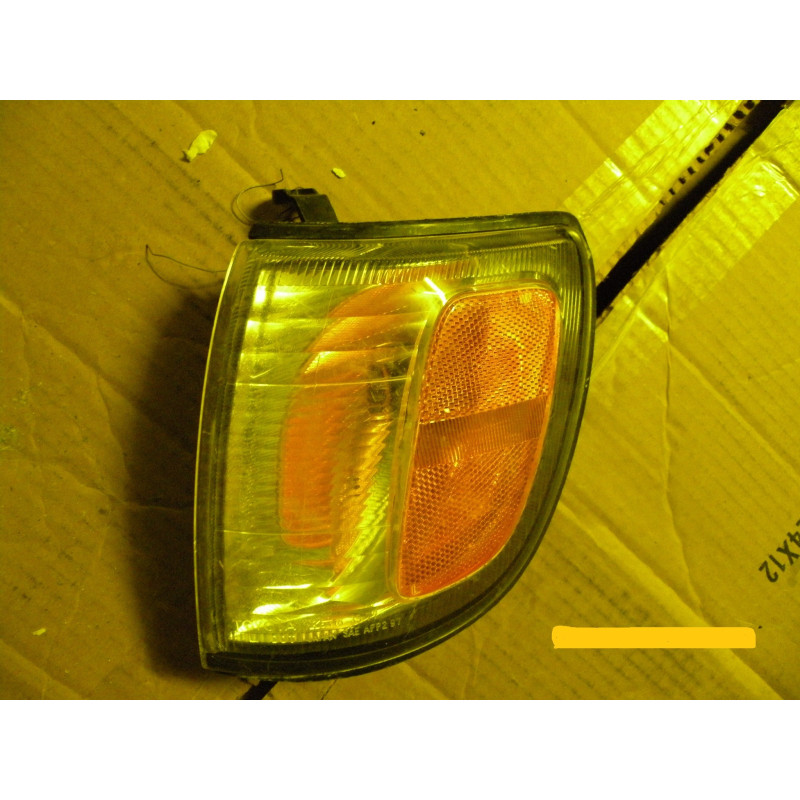 81620-35310 Toyota 4Runner Left Corner Turn Signal Lamp 1999-2002