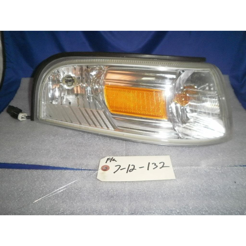 6W33-13B220-AH Ford Crown Victoria Right Turn Signal Marker Light 2006-2009