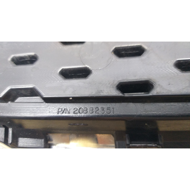 CHEVROLET EQUINOX UPPER CHROME GRILLE 2010-2013 GM 20882351