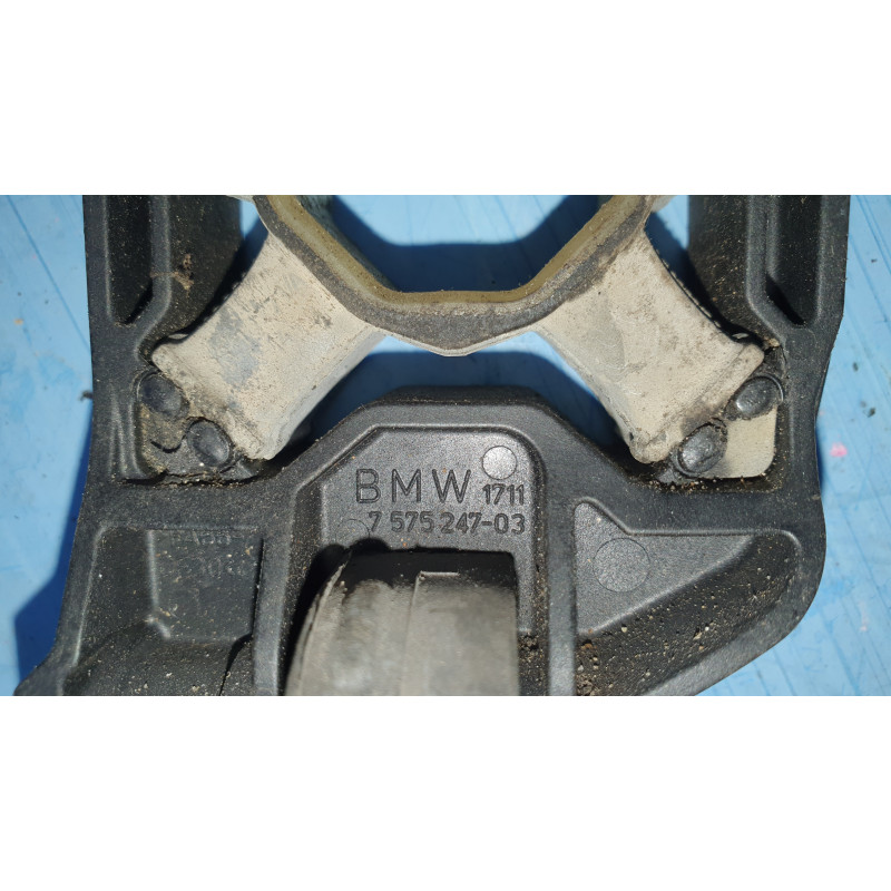 BMW 5 6 7 F01 F06 F07 F10 F11 F12 RADIATOR BRACKET LEFT 2009-2019 7575247 17117575247