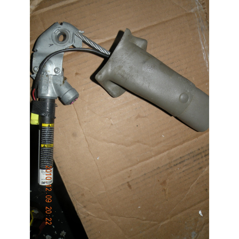 Dodge Caravan Left Front Seat Belt 2005-2007 | Chrysler Town & Country