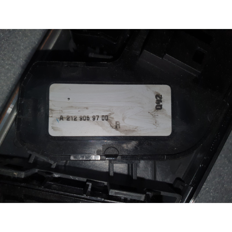 MERCEDES E CL CLS C218 W218 W212 RIGHT FRONT DOOR TRIM PANEL SWITCH 2009-2016 2187600261 2129069700