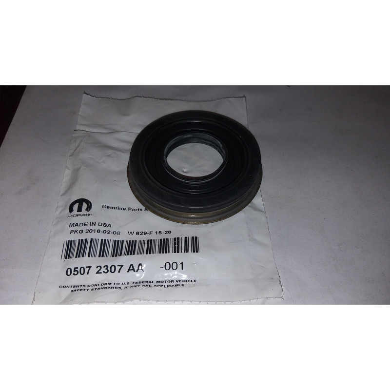JEEP LIBERTY WRANGLER SATURN VUE Rear Transfer Case Output Shaft Seal 2002-2009 05072307AA NEW