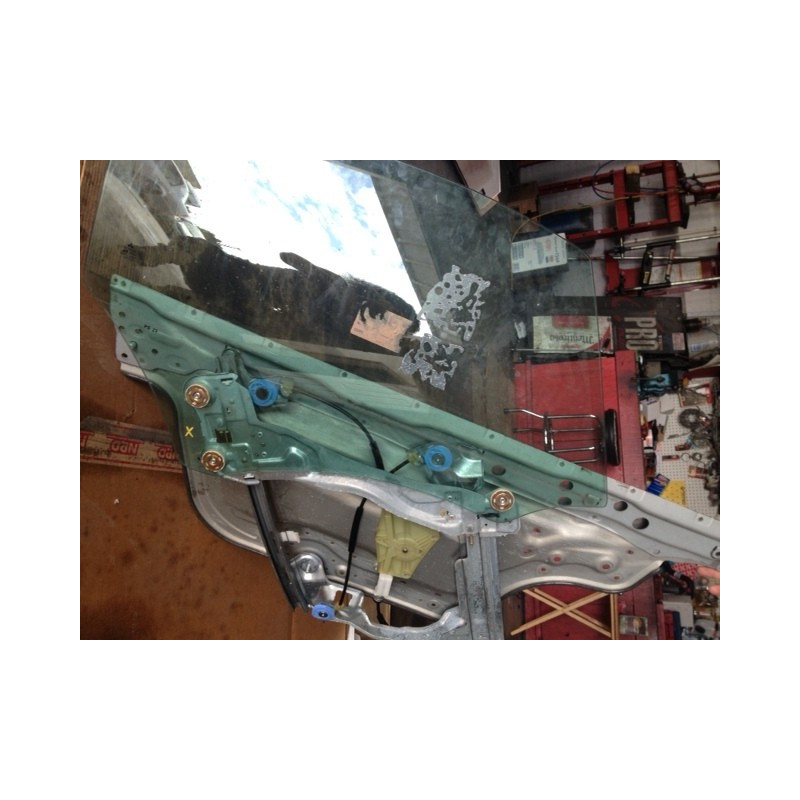 5713A004 Mitsubishi Eclipse Right Window with Motor and Regulator 2007-2012