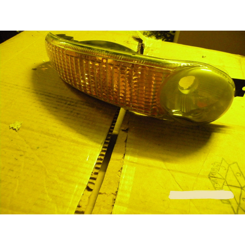 GMC Yukon Right Turn Signal Lamp 2001-2006 | Yukon Denali