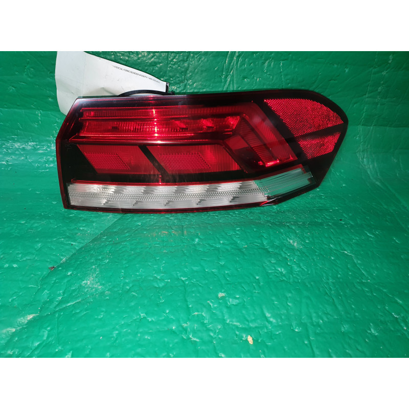 VOLKSWAGEN PASSAT RIGHT LED TAIL LAMP 2020-2022 561945096R USA