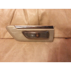8658932 Volvo S80 Left Fender Molding and Turn Signal Lamp 2004-2006