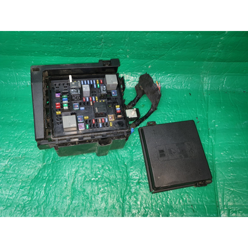 CADILLAC XT5 3.6L FUSE RELAY BOX 2017 GM 84003375