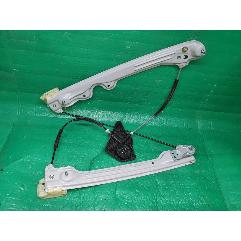 CADILLAC XT5 LEFT FRONT DOOR WINDOW REGULATOR 2017-2020 GM 84143040