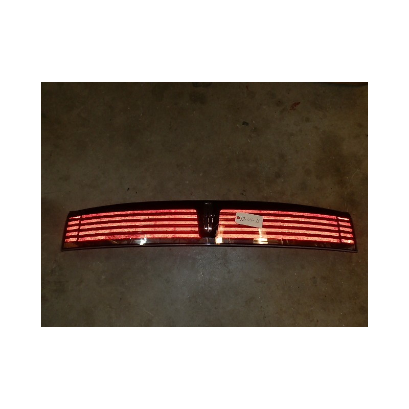 7A13-13B433-A Lincoln Tail Center Lamp and Trunk Liftgate Reflector Panel