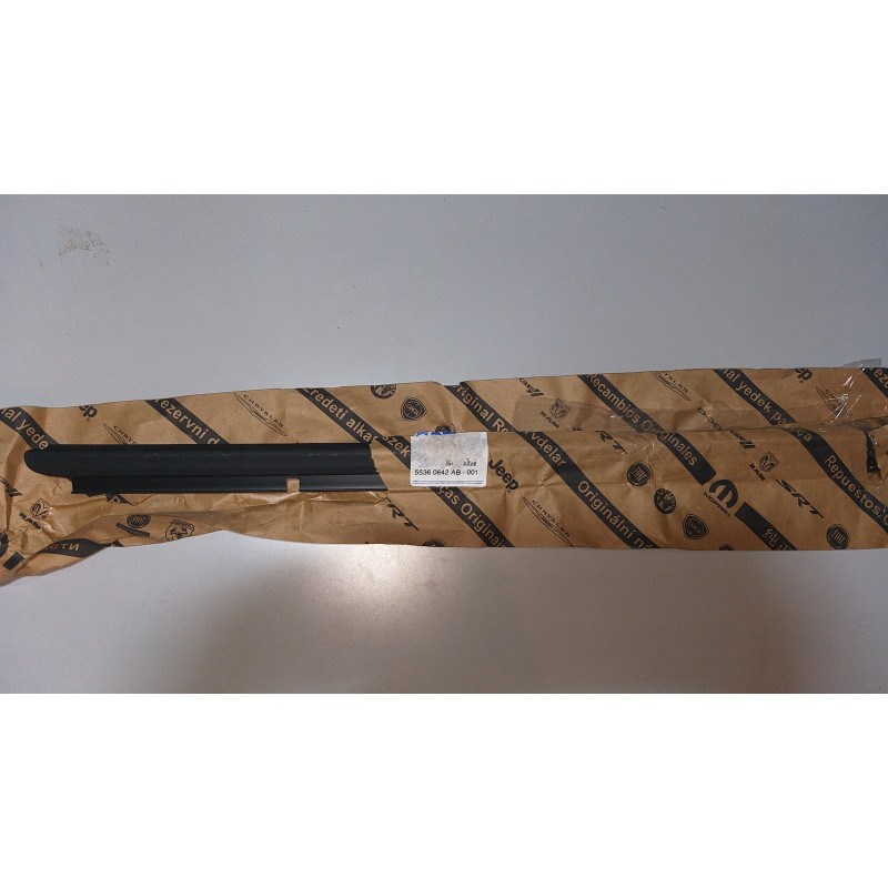 Jeep Liberty Front RIGHT Door Window Belt Weatherstrip  2003-2007 55360642AB NEW