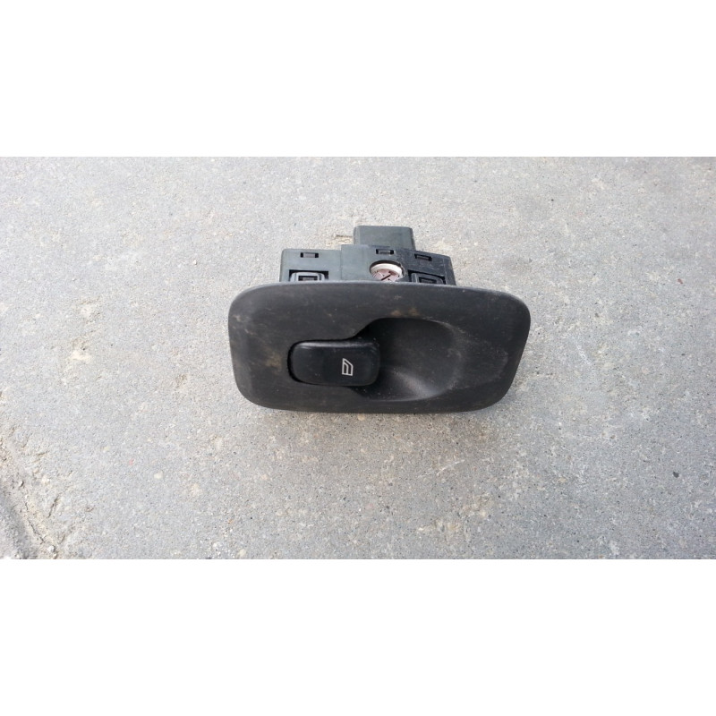 8685288 Volvo S60 Switch