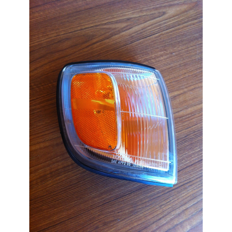 81610-35311 Toyota 4Runner Right Corner Light Lamp 1997-1998