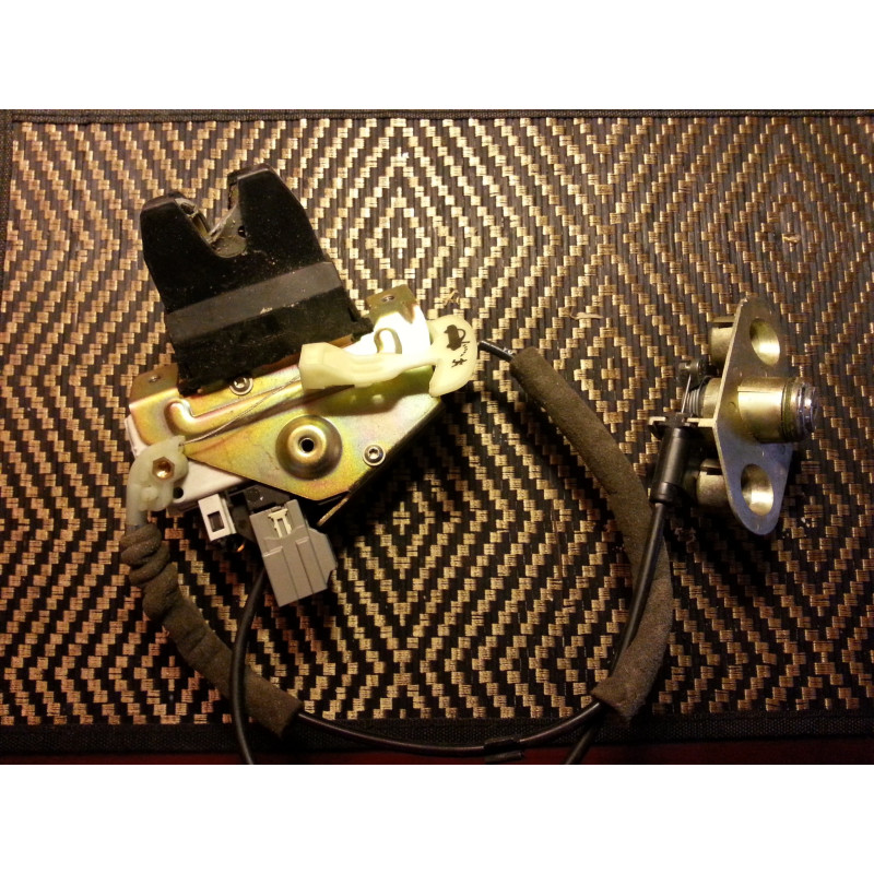 30634562 Volvo S80 Trunk Lock Latch Actuator 2001-2008