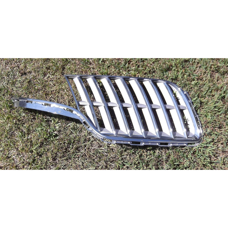 AE93-8150-A Lincoln MKT Chrome Grille Right 2010-2012