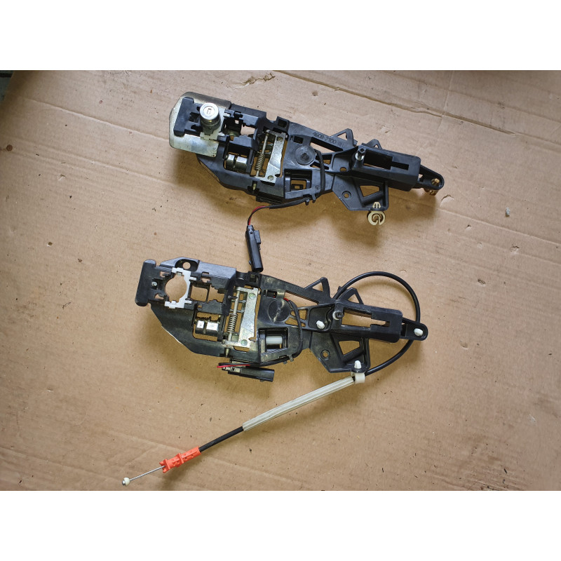 46082100 Chevrolet Camaro Right Door Handle Frame 2016-2022